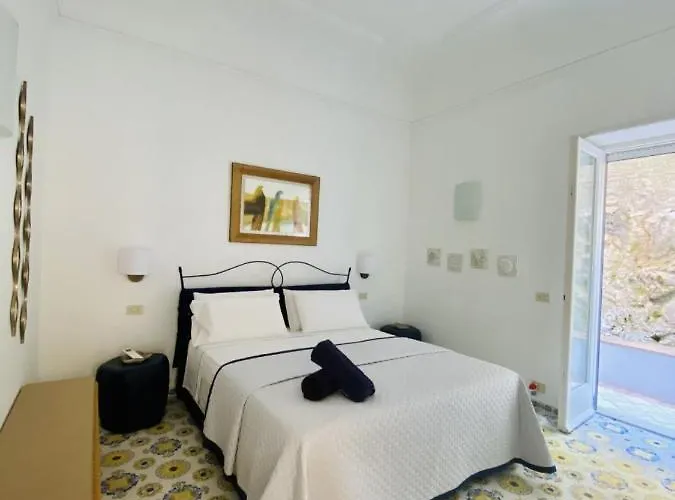 Sea View Apartment *