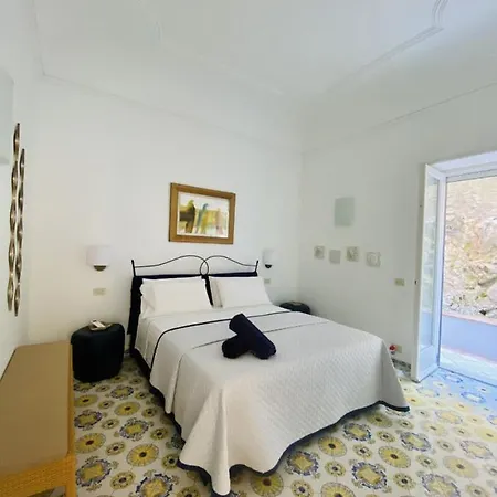 Sea View Apartment *