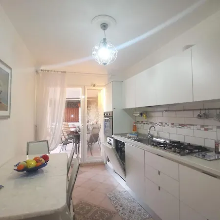 Sea View Apartment *